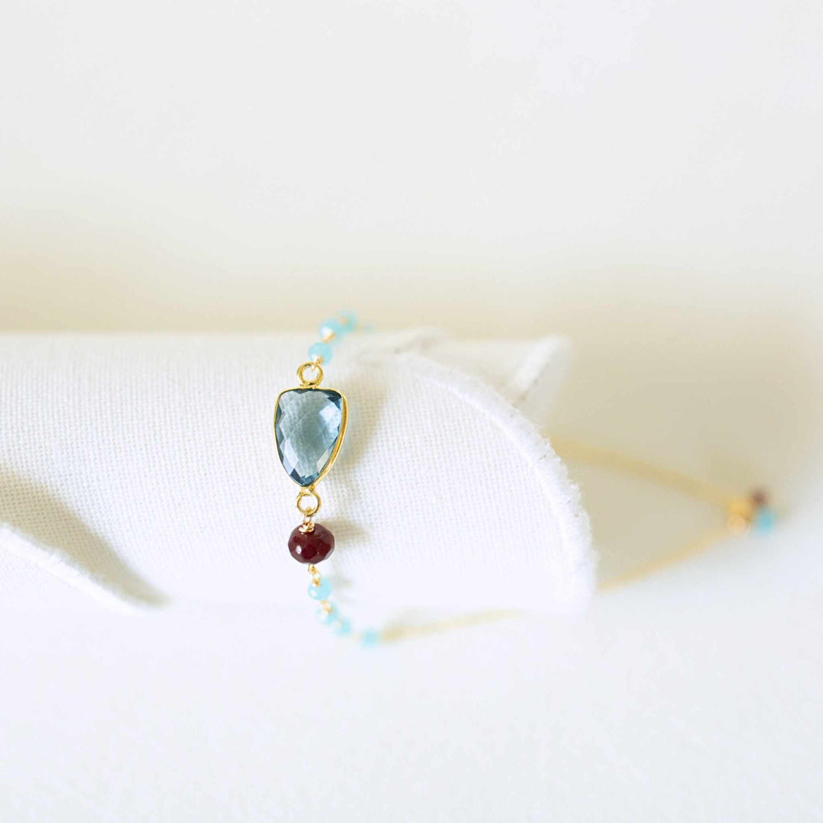 London Blue Quartz Gold Isla BraceletLightweight and timeless, our Isla Bracelet is made to be cherished and worn often—adding polish to everyday looks while elevating special moments.
A modern classicBraceletsPARKEN JEWELRYVettedArcLondon Blue quartz