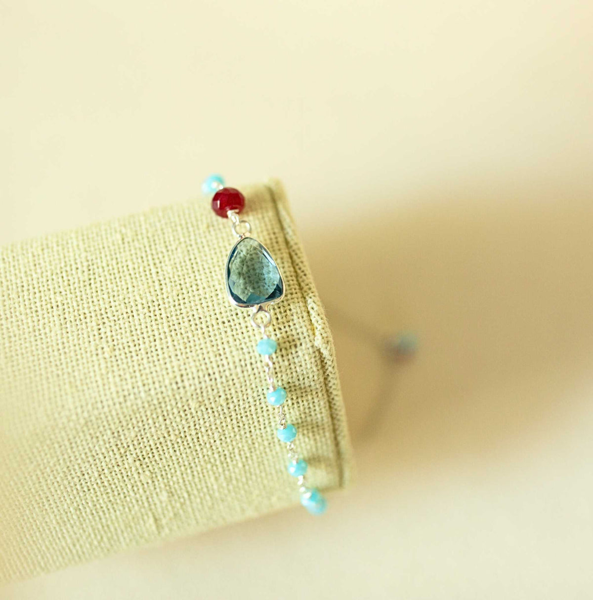 London Blue Quartz Gold Isla BraceletLightweight and timeless, our Isla Bracelet is made to be cherished and worn often—adding polish to everyday looks while elevating special moments.
A modern classicBraceletsPARKEN JEWELRYVettedArcLondon Blue quartz