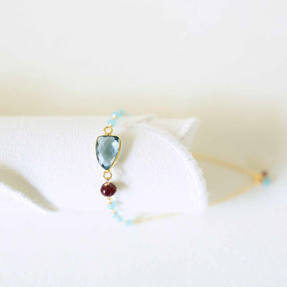 London Blue Quartz Gold Isla BraceletLightweight and timeless, our Isla Bracelet is made to be cherished and worn often—adding polish to everyday looks while elevating special moments. 
A modern classicBraceletsPARKEN JEWELRYVettedArcLondon Blue quartz