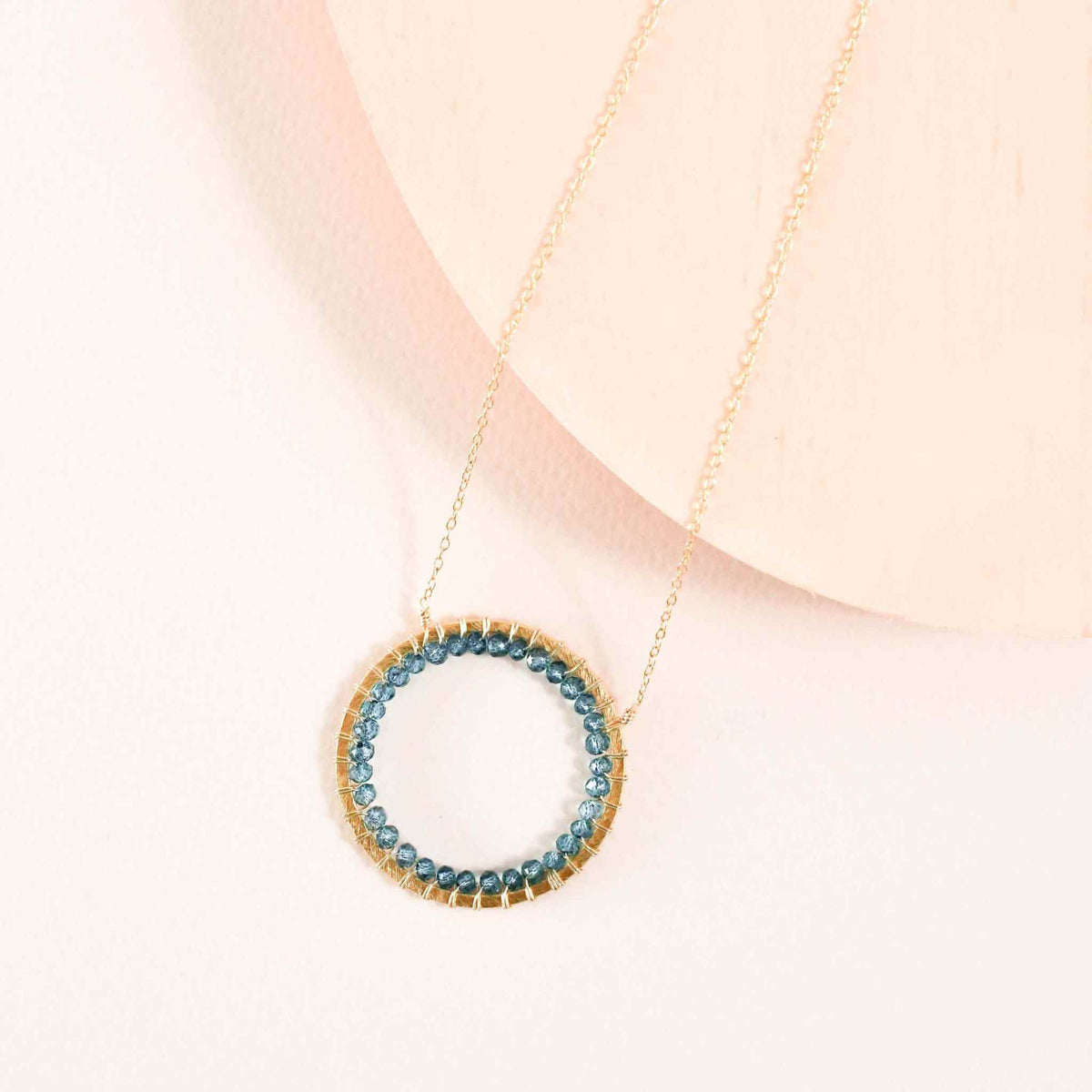 London Blue Quartz Halo Jewelry SetThe Halo collection was our very first one. Intended to symbolize the intricate, universal energy woven within us all. This beautiful set is ultra lightweight and peNecklace/Earring SetPARKEN JEWELRYVettedArcLondon Blue Quartz
