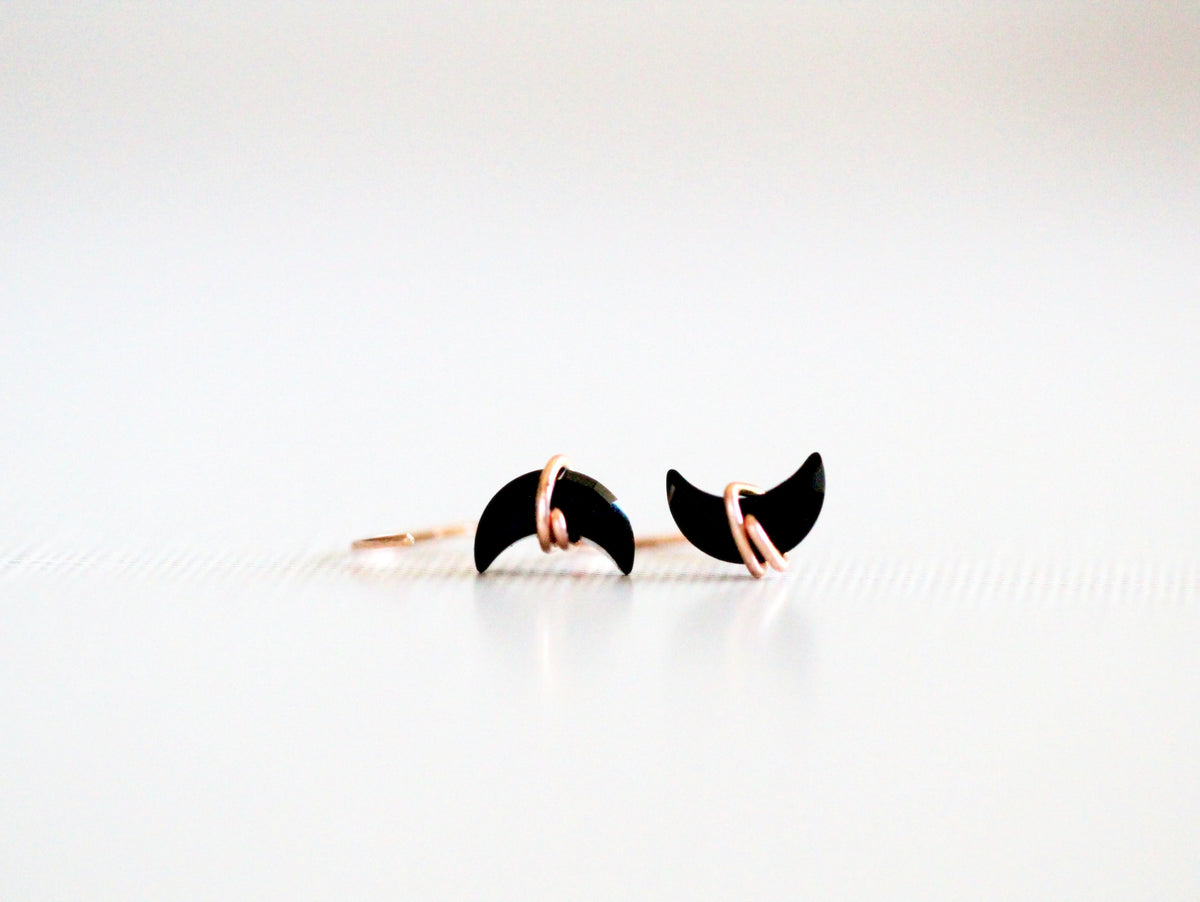 Moonbeam Hug Hoops - Black Agate