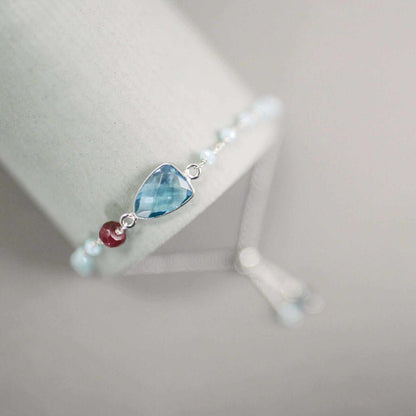 Green Amethyst Gold Isla BraceletLightweight and timeless, our Isla Bracelet is made to be cherished and worn often—adding polish to everyday looks while elevating special moments. 
A modern classicBraceletsPARKEN JEWELRYVettedArcGreen Amethyst