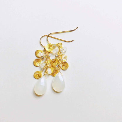The Aurora Earring - White ChalcedonyBeautiful small gold earrings made with teardrop shaped white chalcedony gemstones and a cluster of gold and quartz gemstone accents.
- 1.5" long- French hooks
- 14kEarringsPARKEN JEWELRYVettedArcThe Aurora Earring
