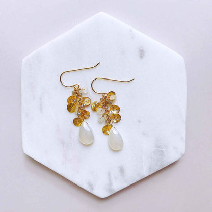 The Aurora Earring - White ChalcedonyBeautiful small gold earrings made with teardrop shaped white chalcedony gemstones and a cluster of gold and quartz gemstone accents.
- 1.5" long- French hooks
- 14kEarringsPARKEN JEWELRYVettedArcThe Aurora Earring