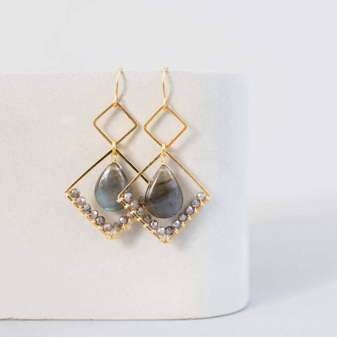 Labradorite Gold Geometric EarringsMade with smooth "flash" labradorite gemstones for guaranteed sparkle!
- 2" long- French hooks- 14k gold plated .925 fine Italian sterling silver- Made in the USA inEarringsPARKEN JEWELRYVettedArcLabradorite Gold Geometric Earrings