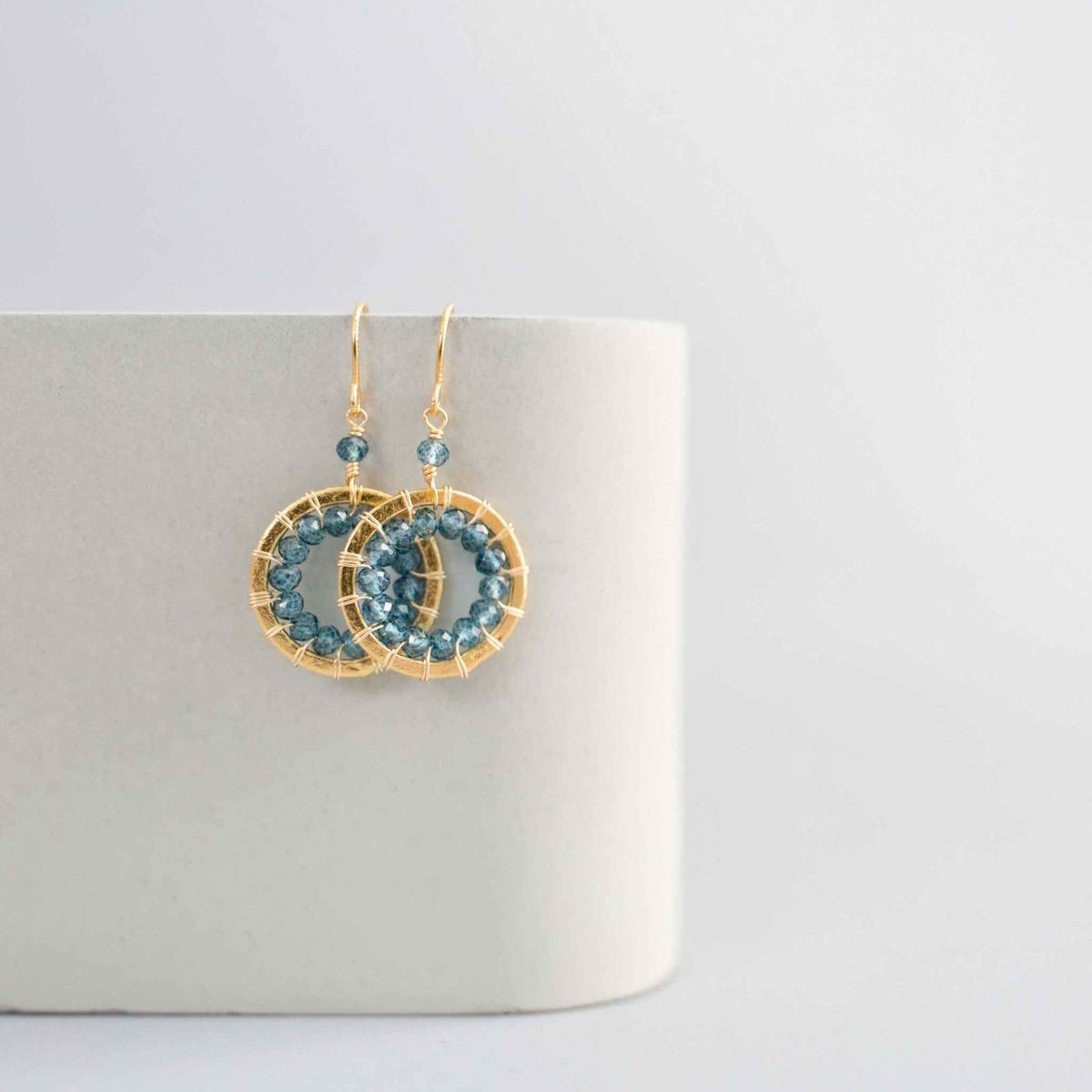 London Blue Quartz Halo Jewelry SetThe Halo collection was our very first one. Intended to symbolize the intricate, universal energy woven within us all. This beautiful set is ultra lightweight and peJewelry SetPARKEN JEWELRYVettedArcLondon Blue Quartz