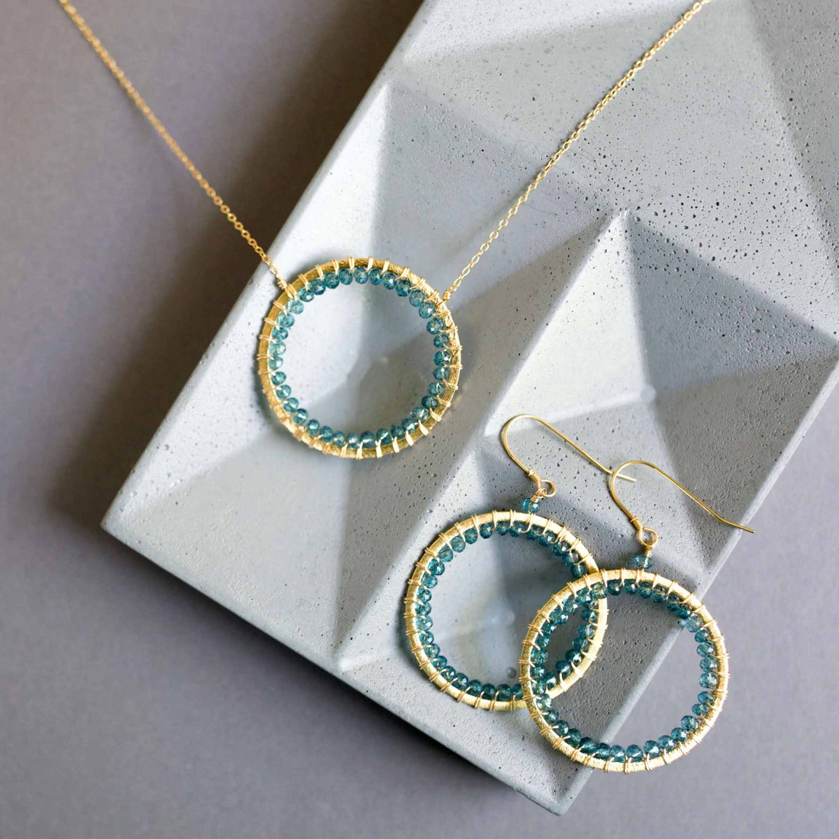 London Blue Quartz Halo NecklaceThe Halo collection was our very first one. Intended to symbolize the intricate, universal energy woven within us all. This beautiful necklace is ultra lightweight aNecklacesPARKEN JEWELRYVettedArcLondon Blue Quartz