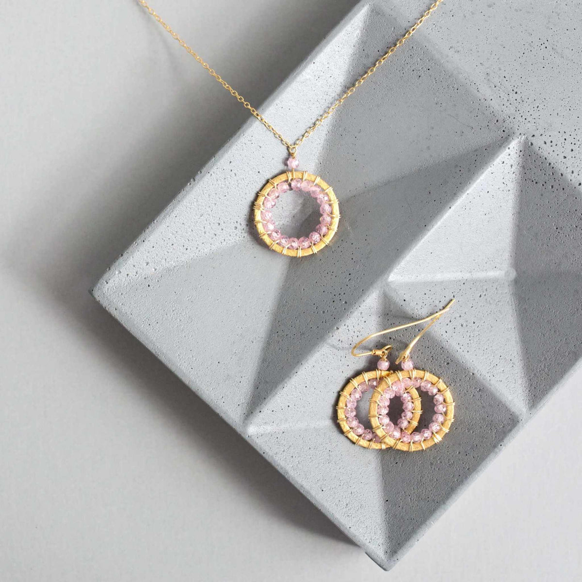 Rose Quartz Halo Mini Gold PendantThe Halo collection was our very first one. Intended to symbolize the intricate, universal energy woven within us all. This beautiful necklace is ultra lightweight aNecklacesPARKEN JEWELRYVettedArcRose Quartz Halo